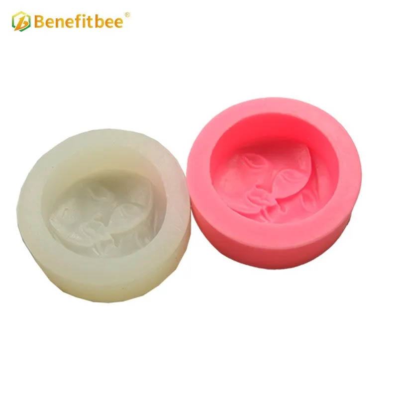 Flower heart-shaped silicone mold for beekeeping tool
