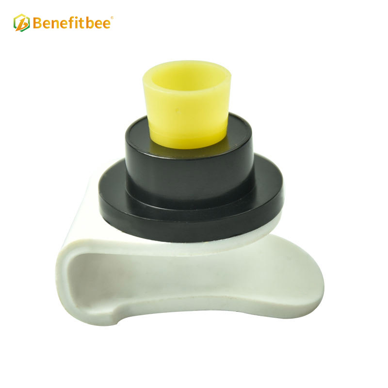 New Design Beekeeping Tools Buckle-Type Queen Cell Cup queen bee beekeeping