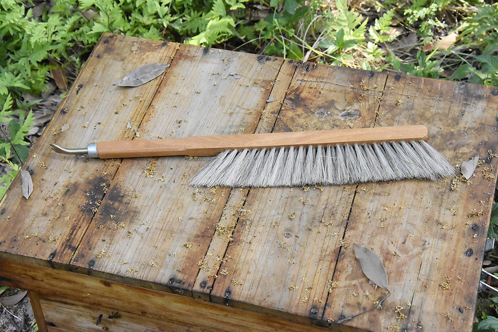 double row horse hair bee brush double row horse hair bee brush