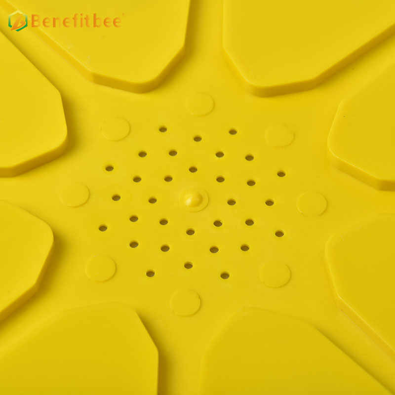 Beekeeping tools from Benefitbee yellow plastic 8 ways bee escape with competitive price