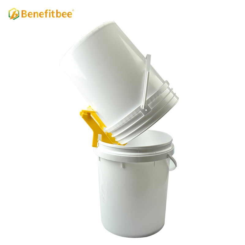 Beekeeping tool plastic honey pail support bee honey tank bucket holder for beekeeper