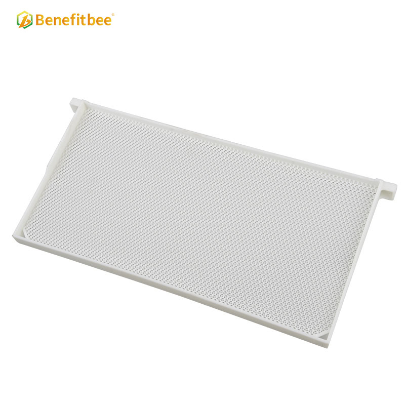 Ventilated interflow beehive frame plastic combination frame