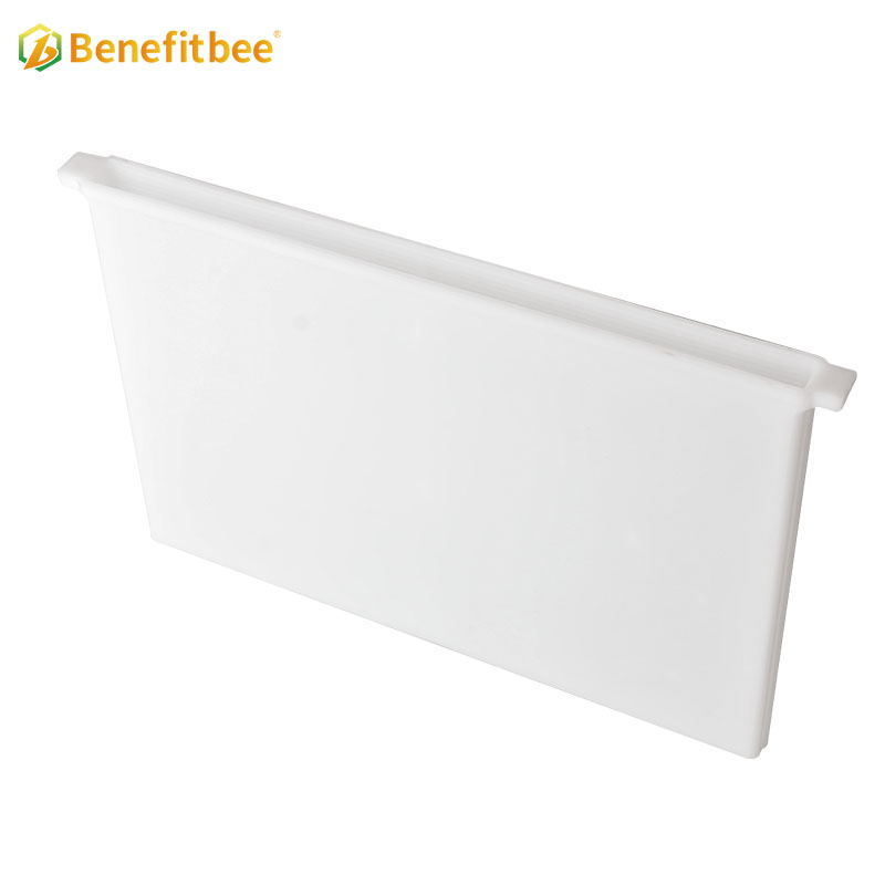 thumbnail image 2 of GoodLand Bee Supply Large Rectangle Feeder 17.5x3x4 - GLFDR-RECL 2 of 5